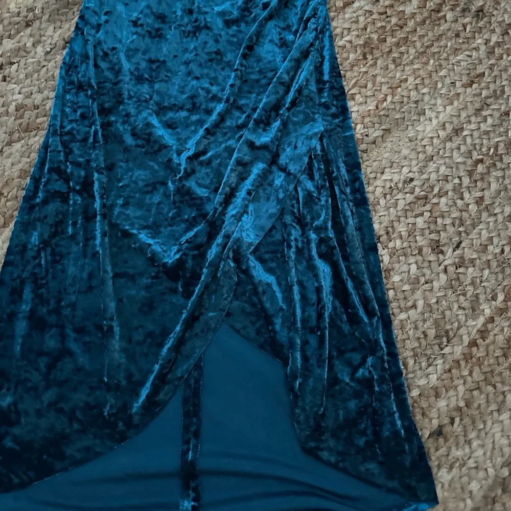 VELVET MIDI DRESS - Picture 3 of 7